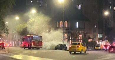 Nueva Córdoba: en video, cómo se prendieron fuego dos autos estacionados