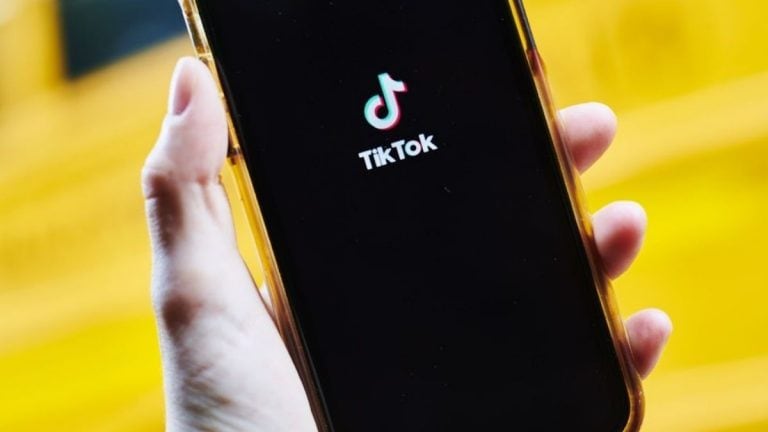 Superman challenge: el nuevo reto viral de TikTok que preocupa a los pediatras