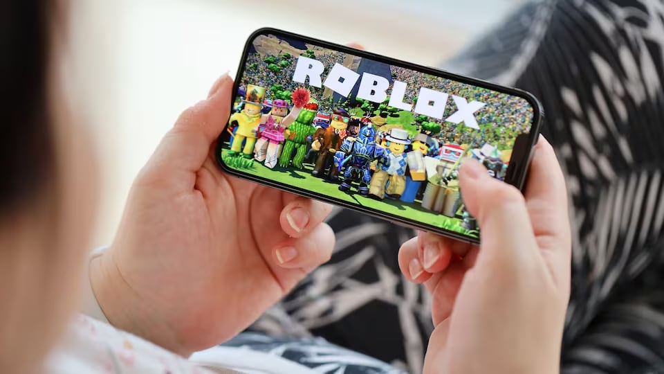 Roblox ya exige a los usuarios verificar su edad para acceder al chat de los juegos